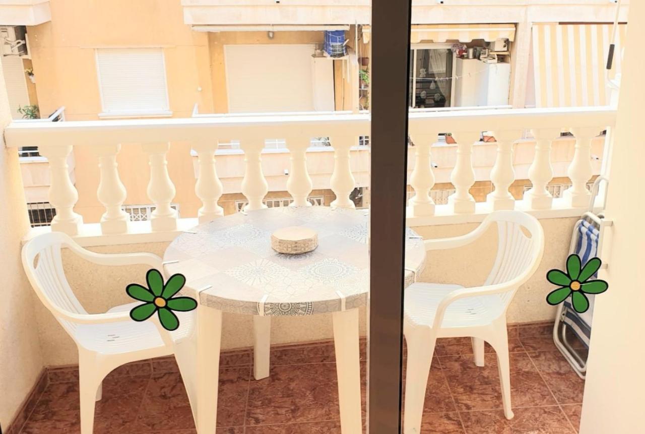 Apartamento Los Gases Torrevieja Kültér fotó